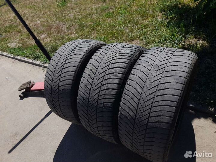 Bridgestone Blizzak LM-005 295/40 R21