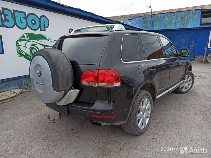 Молдинг правый Volkswagen Touareg 2004 Отличное со