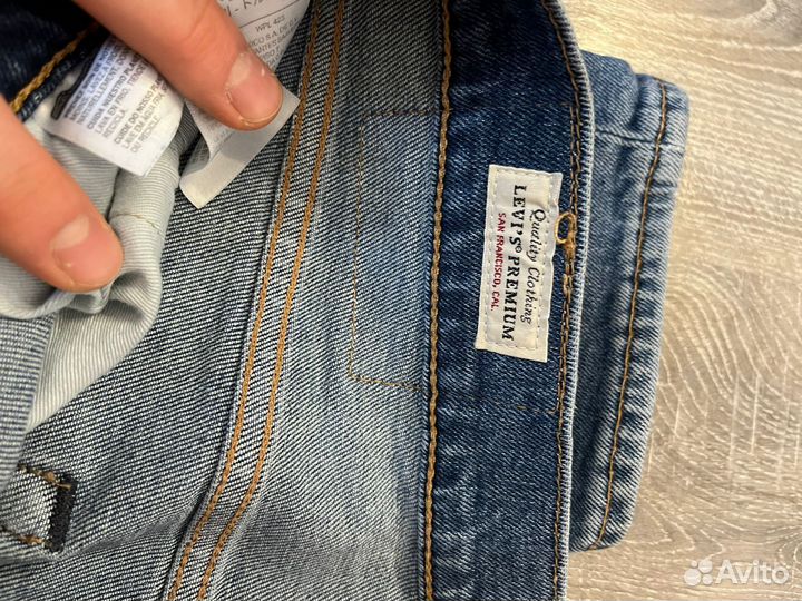Джинсы Levis