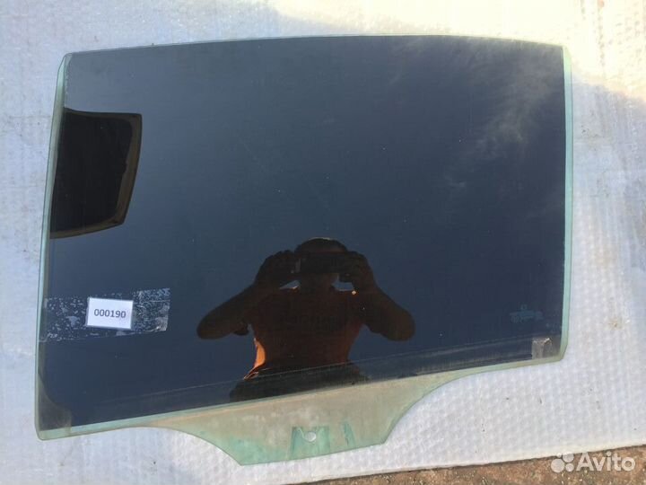 Стекло задней левой двери skoda octavia A5