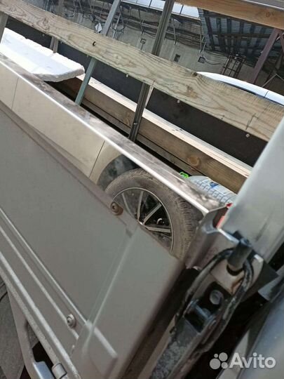 Хромированные уголки на кузов грузовика