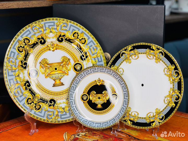 Этажерка для фруктов от Versace