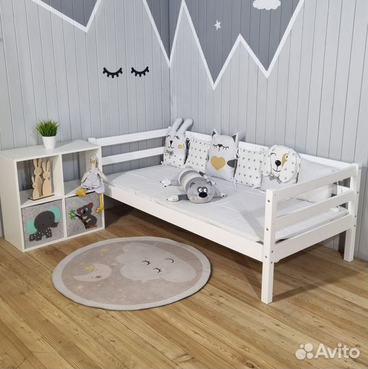 Односпальная кровать из массива дерева