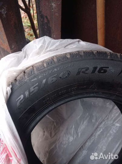 Pirelli Ice Zero 215/60 R16 99T