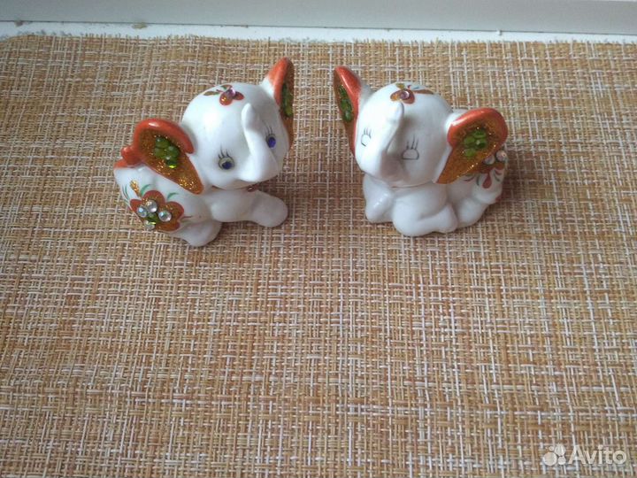 Фигурки слонов из фарфора