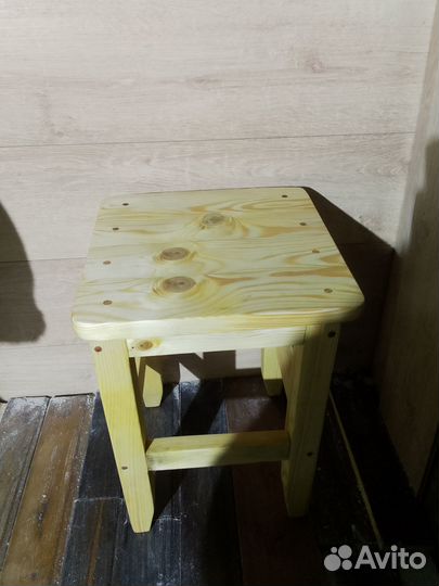 Табуретки деревянные