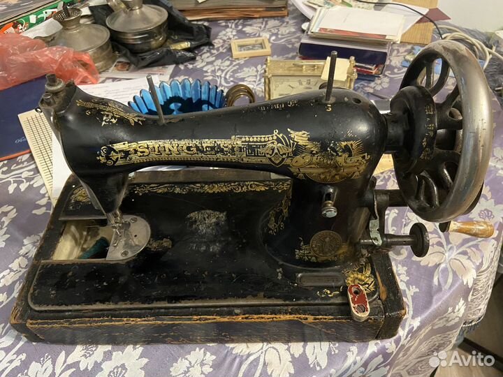 Швейная антикварная рабочая машинка зингер