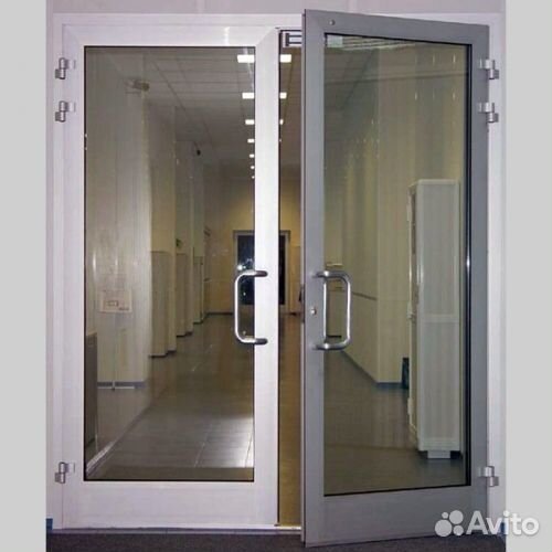 Дверь алюминиевая
