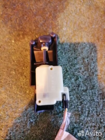 Замок лючка бензобака 9483311 Volvo V70 XC70 SW SZ