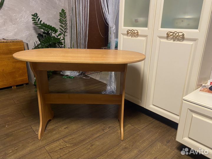 Стол кухонный