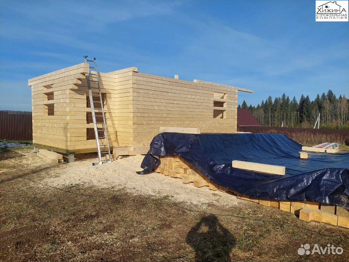 Срубы дома 8х8 из бруса с крыльцом и балконом