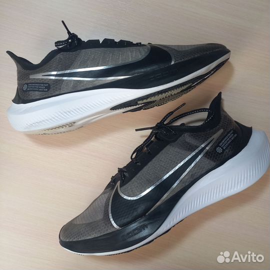 Беговые кроссовки nike zoom gravity