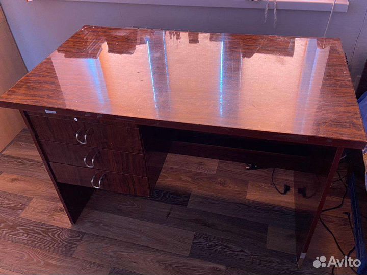 Письменный стол