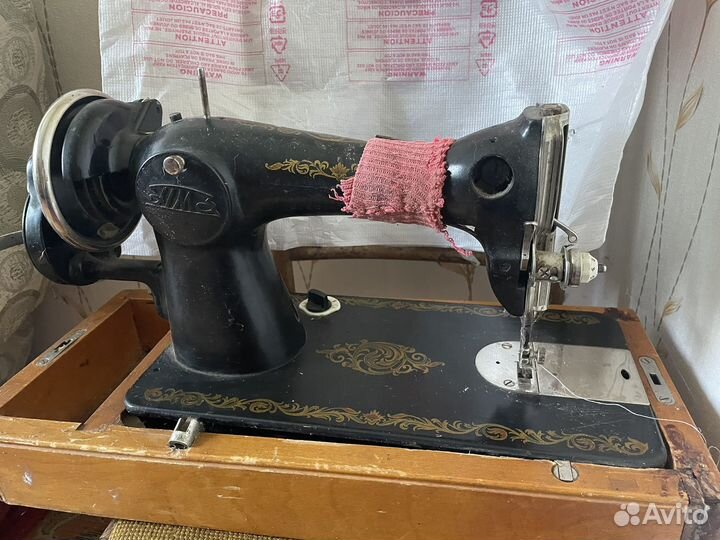 Продам швейную машинку
