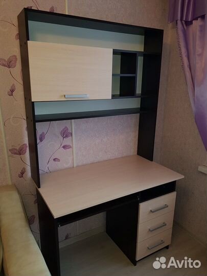 Стол письменный с надстройкой