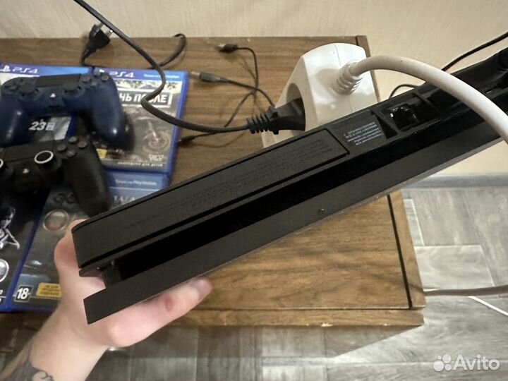 Продам ps-4 slim (1tb)