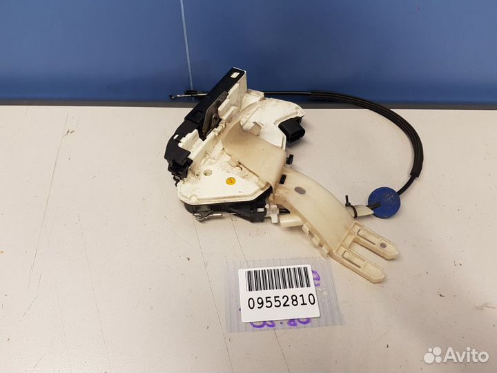 Замок двери передней правой Volkswagen Scirocco 2008-2017