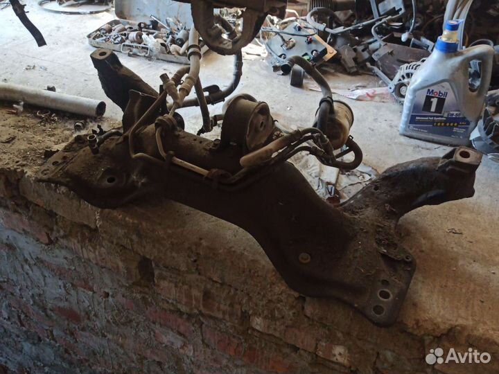 Подрамник Honda Integra