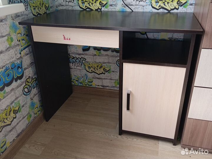 Письменный стол для школьника