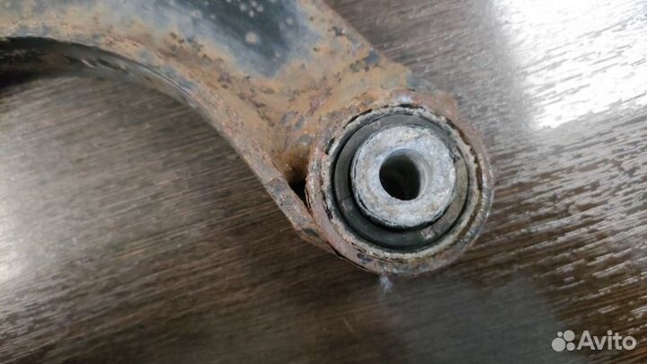 Рычаг подвески верхний задний Skoda Octavia II