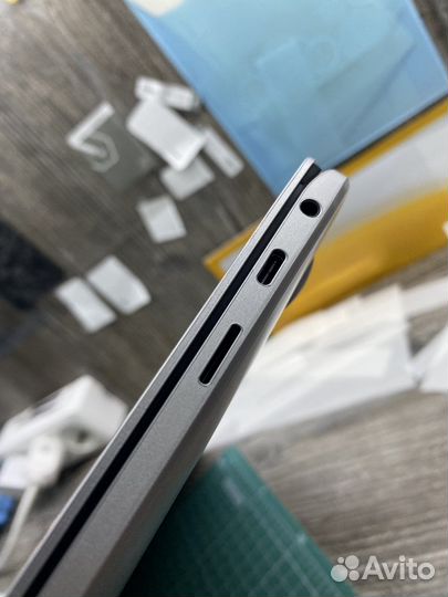 Защитная полиуретановая пленка на Макбук