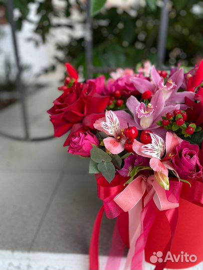 Коробка цветочная красная