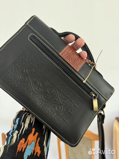 Барсетка кожаная мужская в национальном стиле