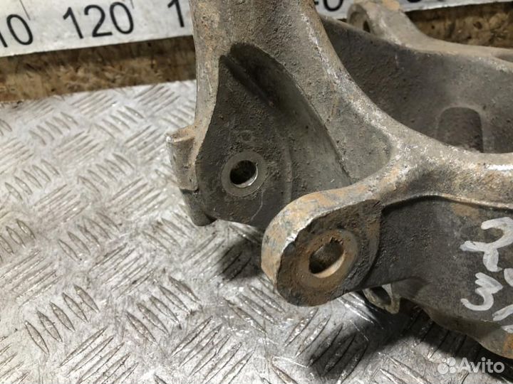 Кулак задний правый Bmw 7 f02 2008-2015