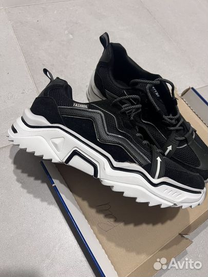 Кроссовки женские