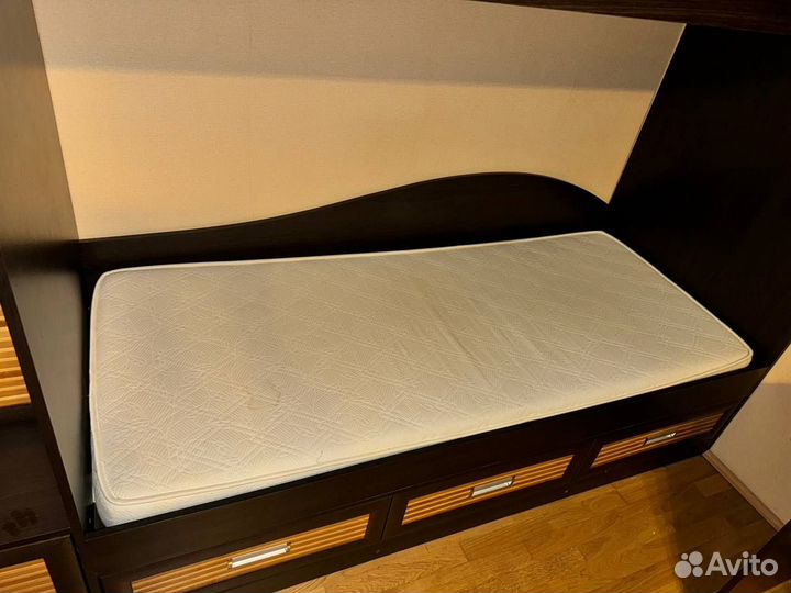 Двухъярусная кровать, Компьютерный стол, Шкаф
