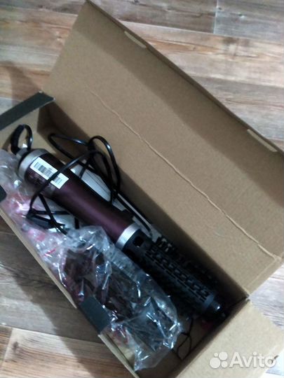 Фен-щетка для волос Polaris