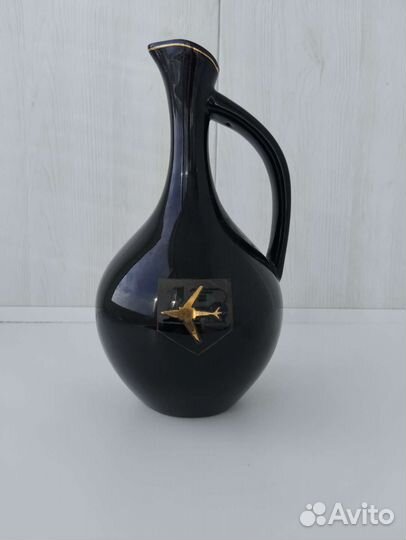 Фарфоровый кувшин