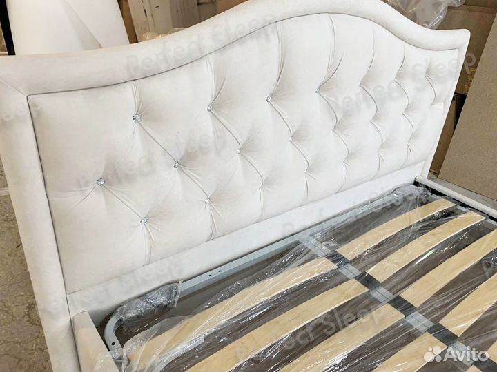 Мягкая кровать Carolina 180x200