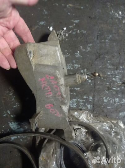 Кронштейн МКПП рено дастер