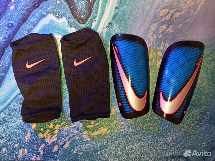 Футбольные щитки Nike