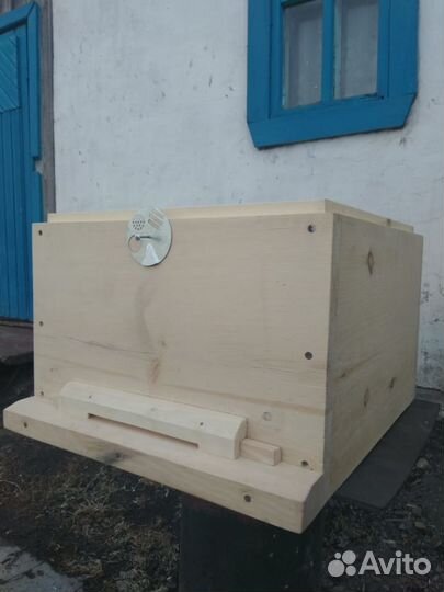 Новые ульи для пчел