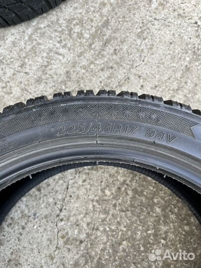 Lassa Snoways 4 225/45 R17 94V