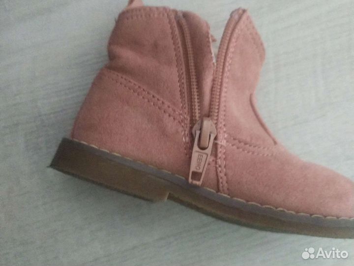 Сапожки весенние для девочки