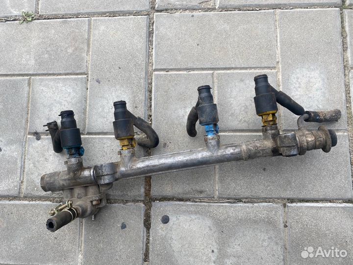 Топливная рампа Kia Sportage внедорожник 2.0 FE