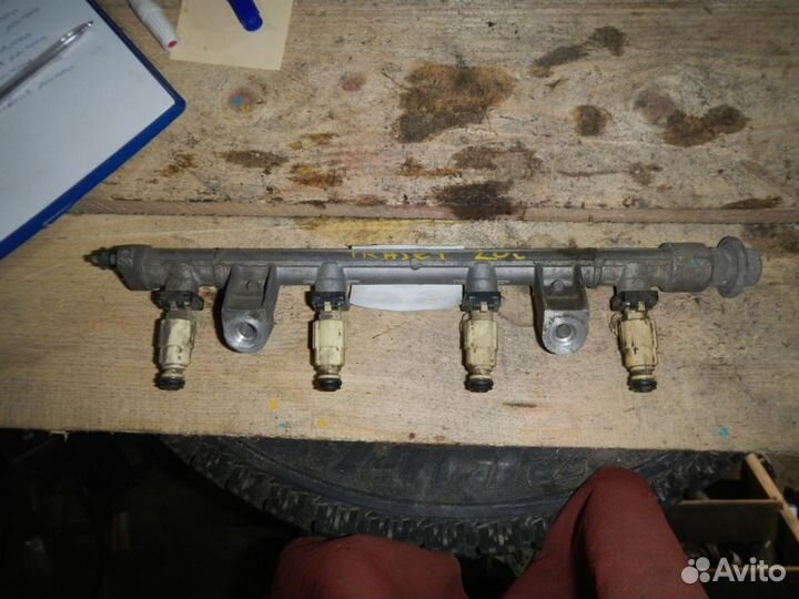 Рейка топливная (рампа) Hyundai Trajet 2000-2009