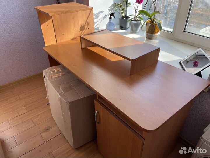 Письменный стол