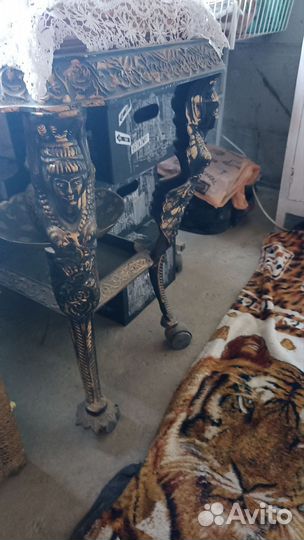 Журнальный столик на колесах