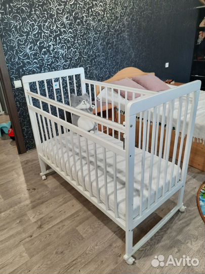 Детская кроватка с матрасом