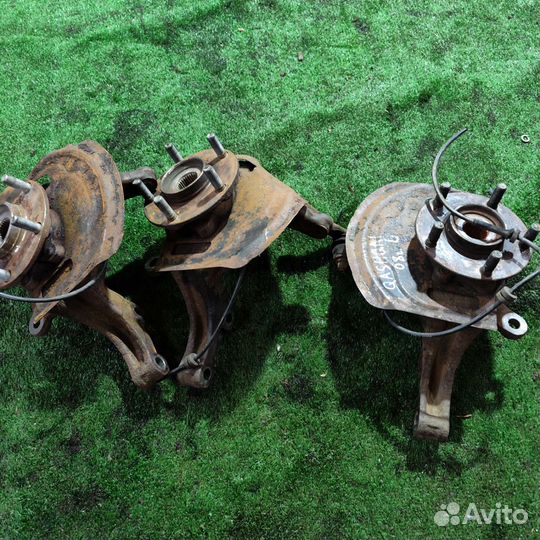 Поворотный кулак Nissan Qashqai 2008