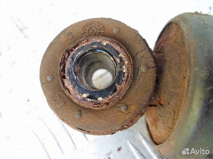 Амортизатор задний R Jeep Liberty 1 (KJ)