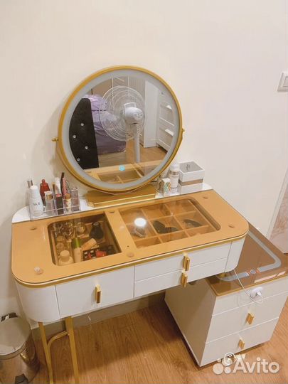 Туалетный столик. Столик для макияжа