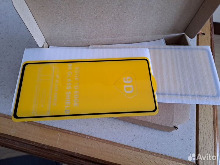 Защитное стекло на телефон