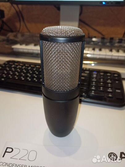 Студийный конденсаторный микрофон AKG P220