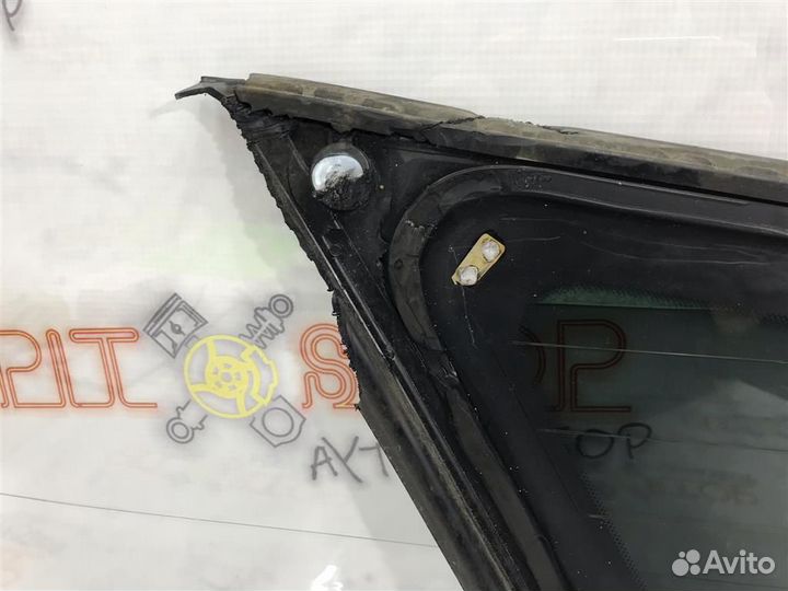 Стекло багажника правое Nissan Primera (P12) 2002