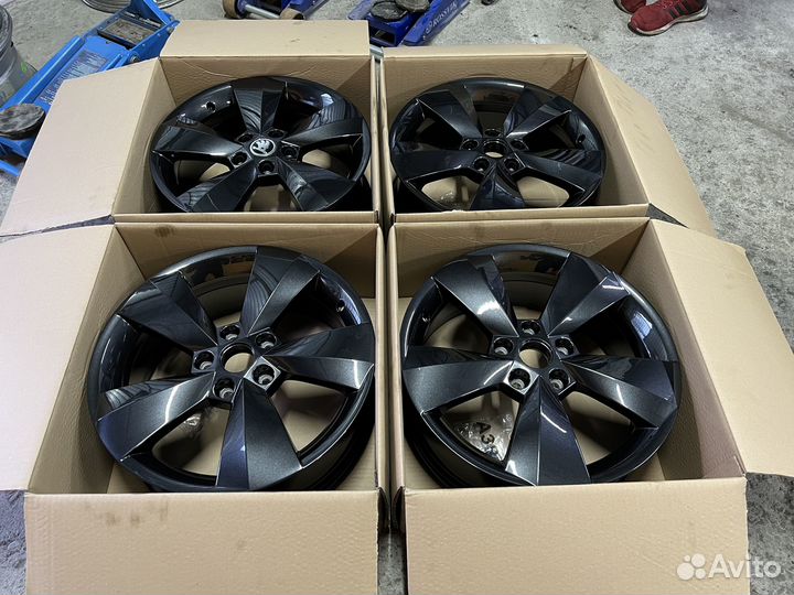 Новые Оригинал Литые диски Skoda 5x112 R17
